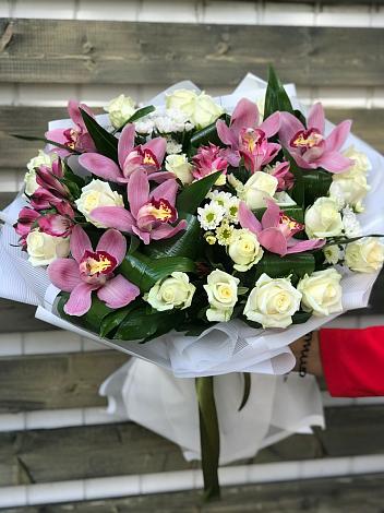 Букет цветов из: Розы и Хризантемы в Урюпинске