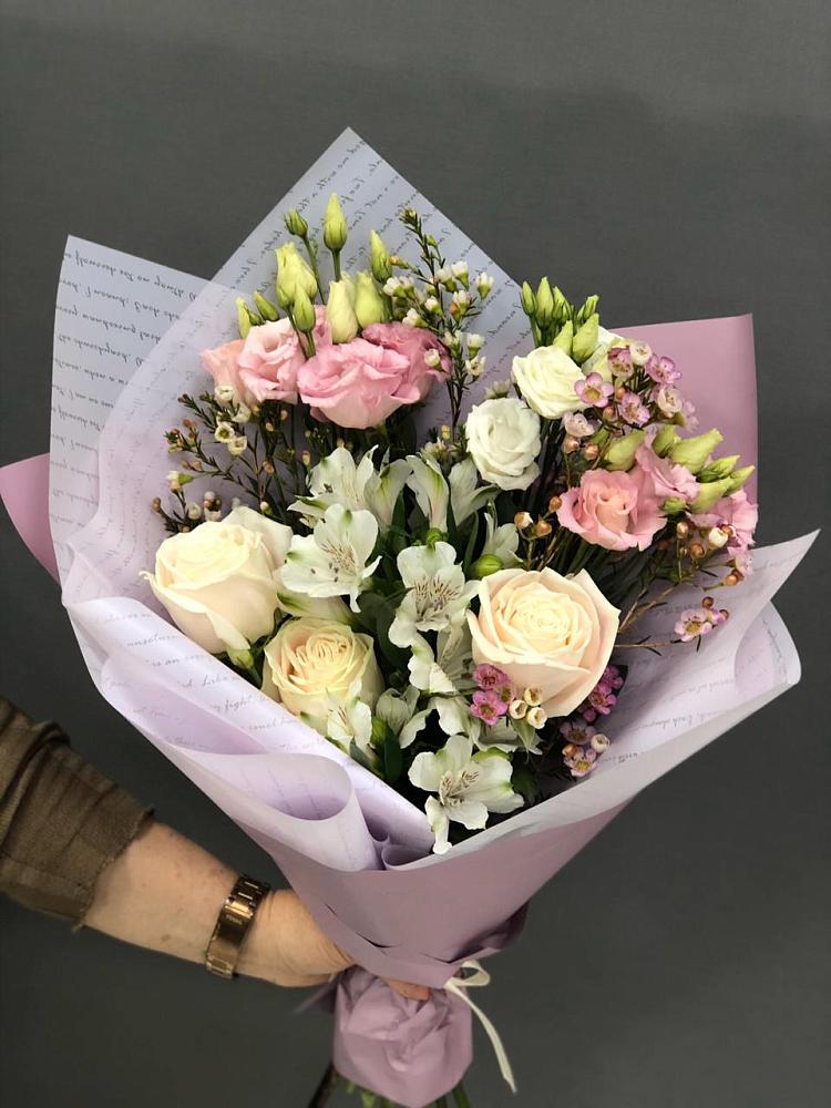 Букет цветов из: Альстромерии, Розы и Лизиантусы в Урюпинске