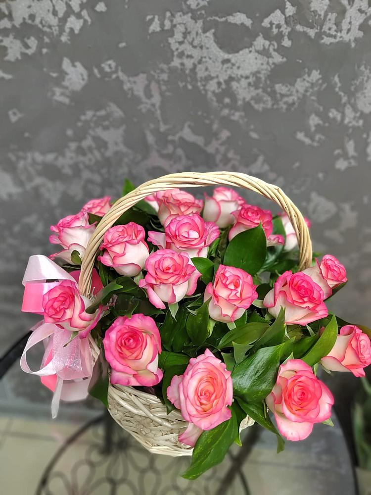 Цветочная композиция из Розы в корзине в Урюпинске