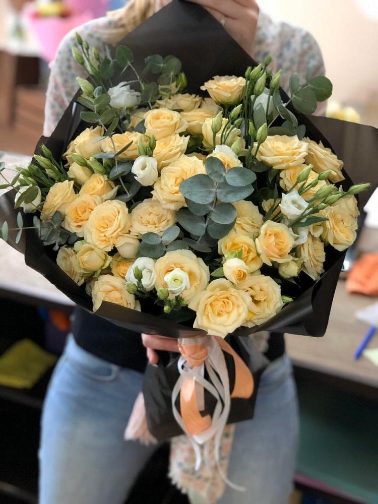 Букет цветов из: Розы и Лизиантусы в Урюпинске