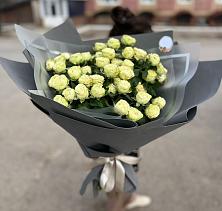 Букет Белые кустовые розы Солинеро в Урюпинске