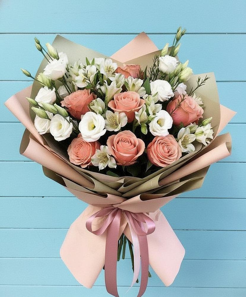 Букет цветов из: Розы, Альстромерии и Лизиантусы в Урюпинске