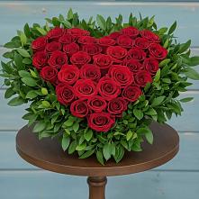 Цветочная композиция из Розы в виде сердца в Урюпинске