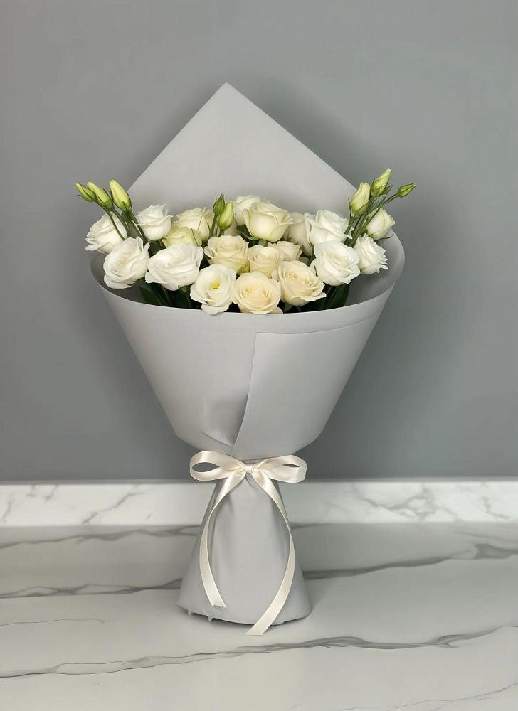 Букет цветов из: Розы и Лизиантусы в Урюпинске