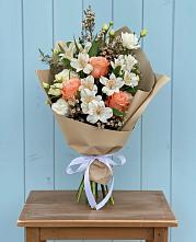 Букет цветов из:  Альстромерии, Лизиантусы, Розы и Хризантемы в Урюпинске