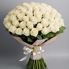 Букет 101 беля роза Белоснежка в Урюпинске