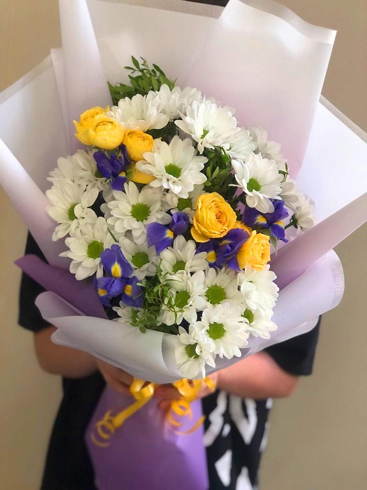 Букет цветов из: Ирисы, Хризантемы и Розы в Урюпинске