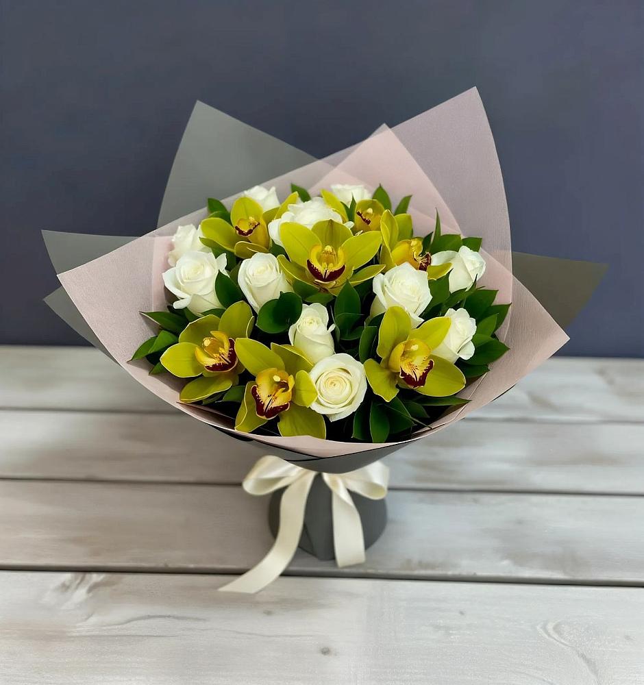 Букет цветов из: Орхидеи и Розы в Урюпинске