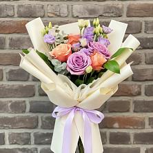 Букет цветов из:  Лизиантусы и Розы в Урюпинске
