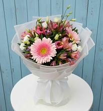Букет цветов из:  Герберы, Альстромерии и Лизиантусы в Урюпинске