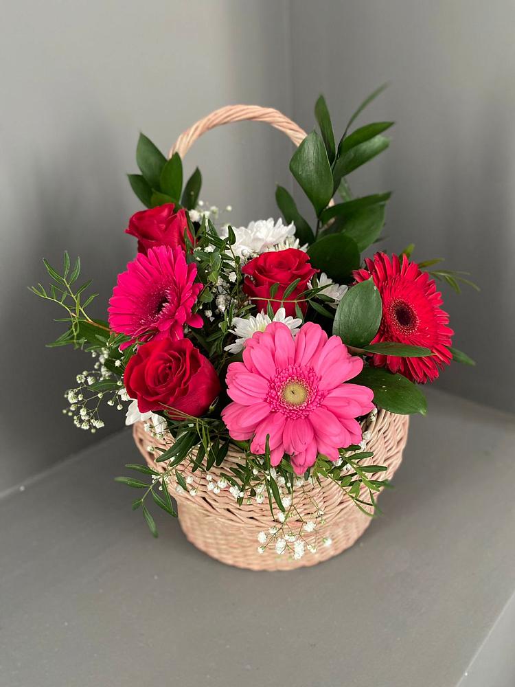 Цветочная композиция из Розы, Хризантемы и Герберы в корзине в Урюпинске